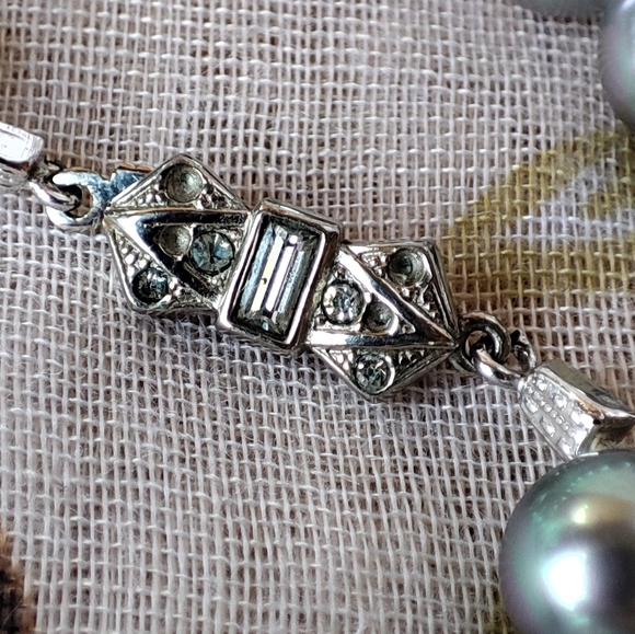 Glass Gray Grey Faux Pearls Necklace Vintage Clasp EUC - Picture 6 of 6